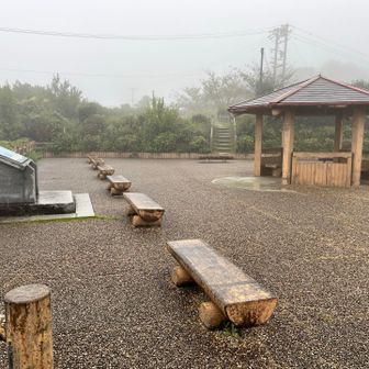 展望台普通に雨です☔
この天気なので誰もいる訳がありませんね🤣