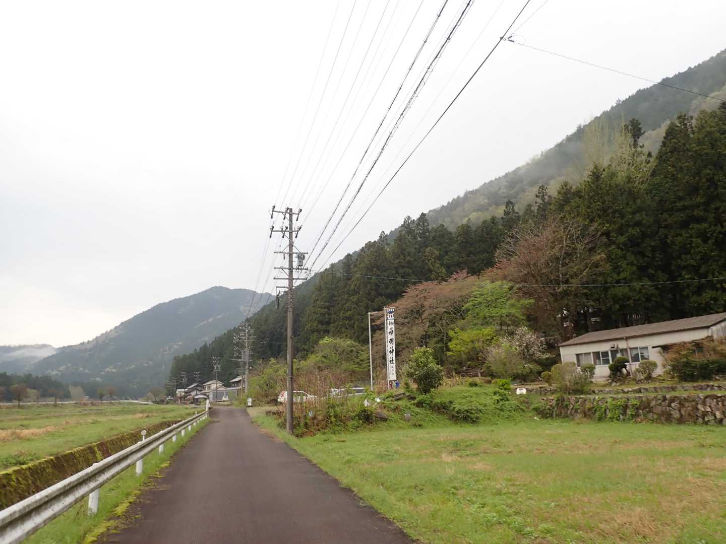 GOAL..神明神社に幟を揚げられていました。
