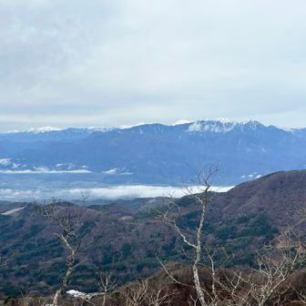 手前にほうおう
　奥にしらねさんざん
　　また行きたい！