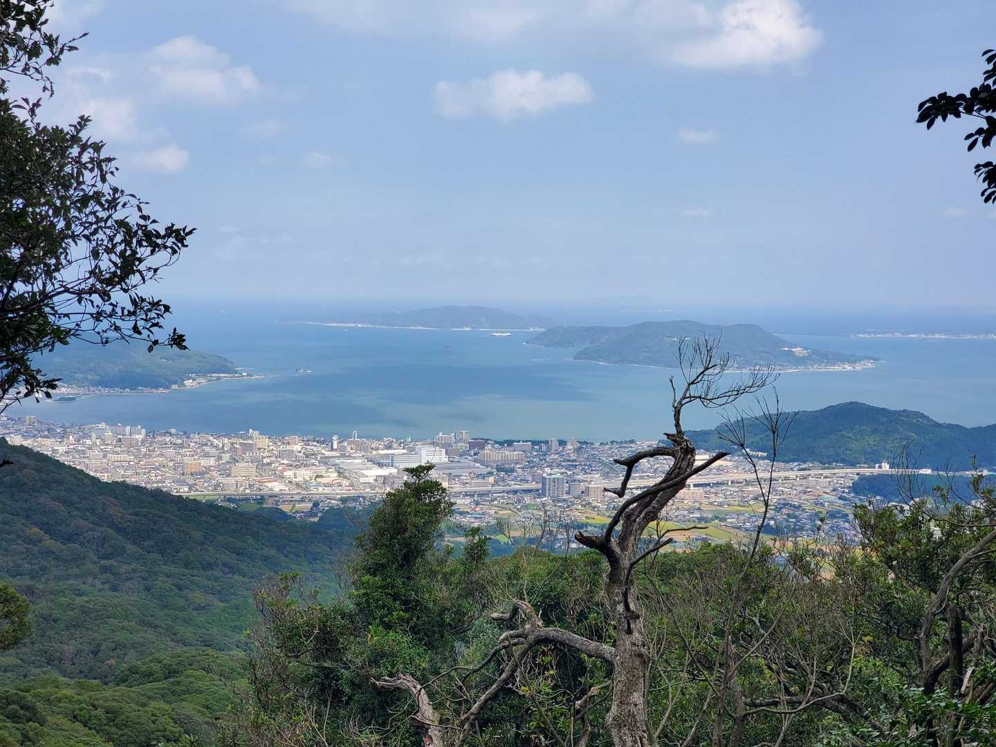 おばたかさんレポで知った能古島(のこのしま／中央やや右)もバッチリみえて✨