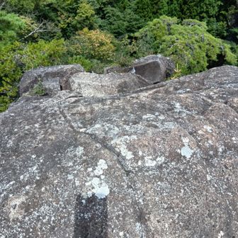 往路、屏風岩上部。
屏風岩から下方を覗き込む。