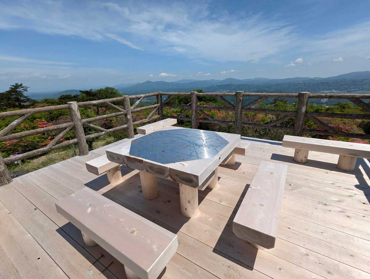展望台の椅子とテーブルが新しくなっていました
東方面に阿武隈山系の山々がズラリ⛰️✨