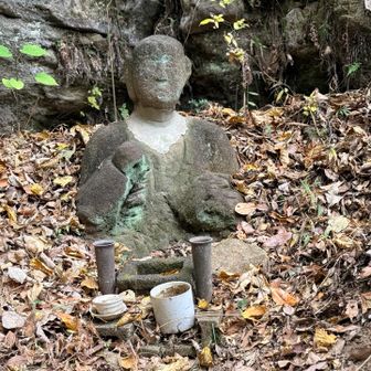 思ってた形じゃないお地蔵さん左手に抱えているのがホラ貝？