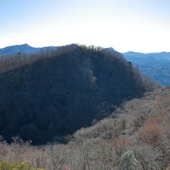 左前方にはこれから向かう「立神山」が見えます