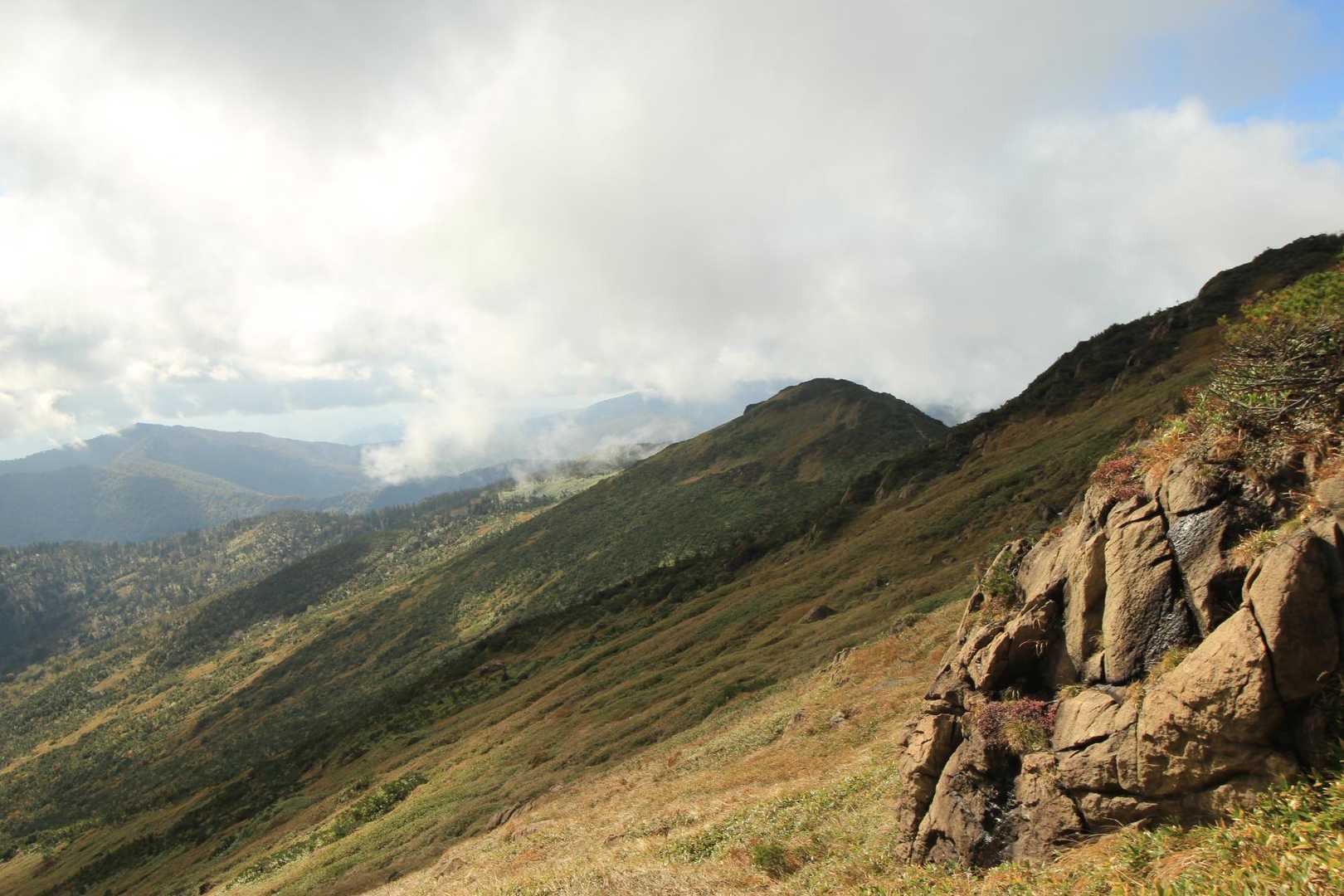 至仏山-小至仏山-鳩待峠 縦走コースの写真