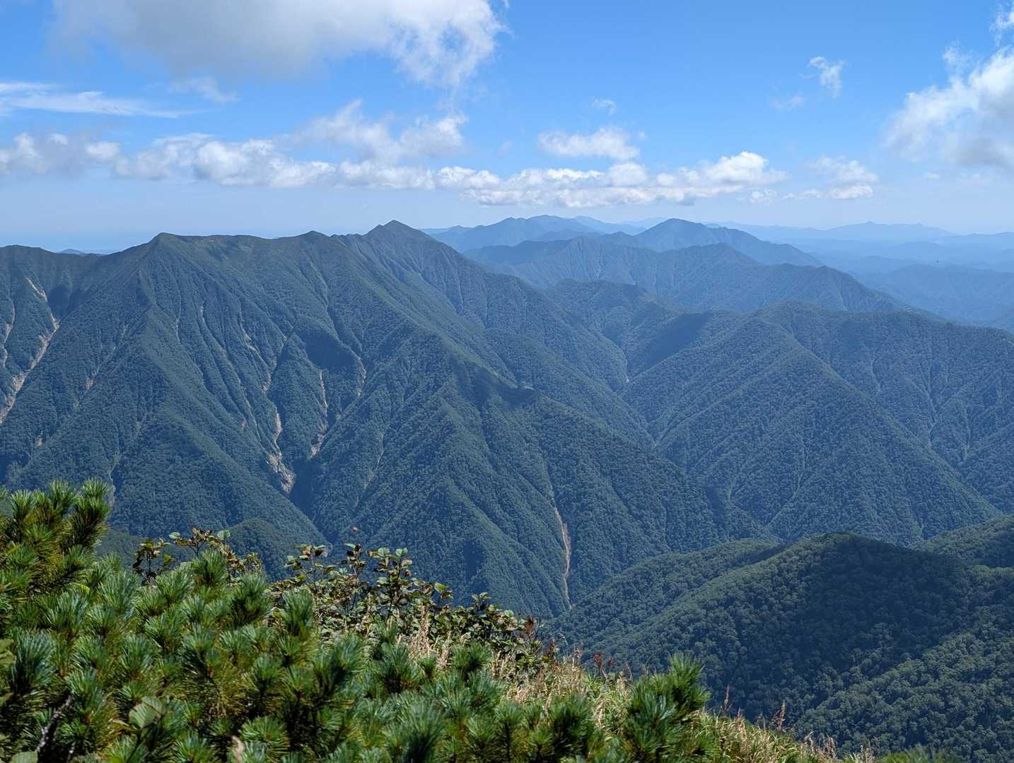 ルベツネ山・ペテガリ岳などの山並み