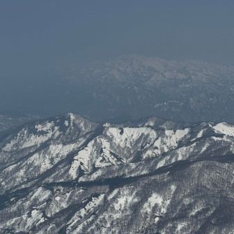 粟ヶ岳も霞んでる。残念。。