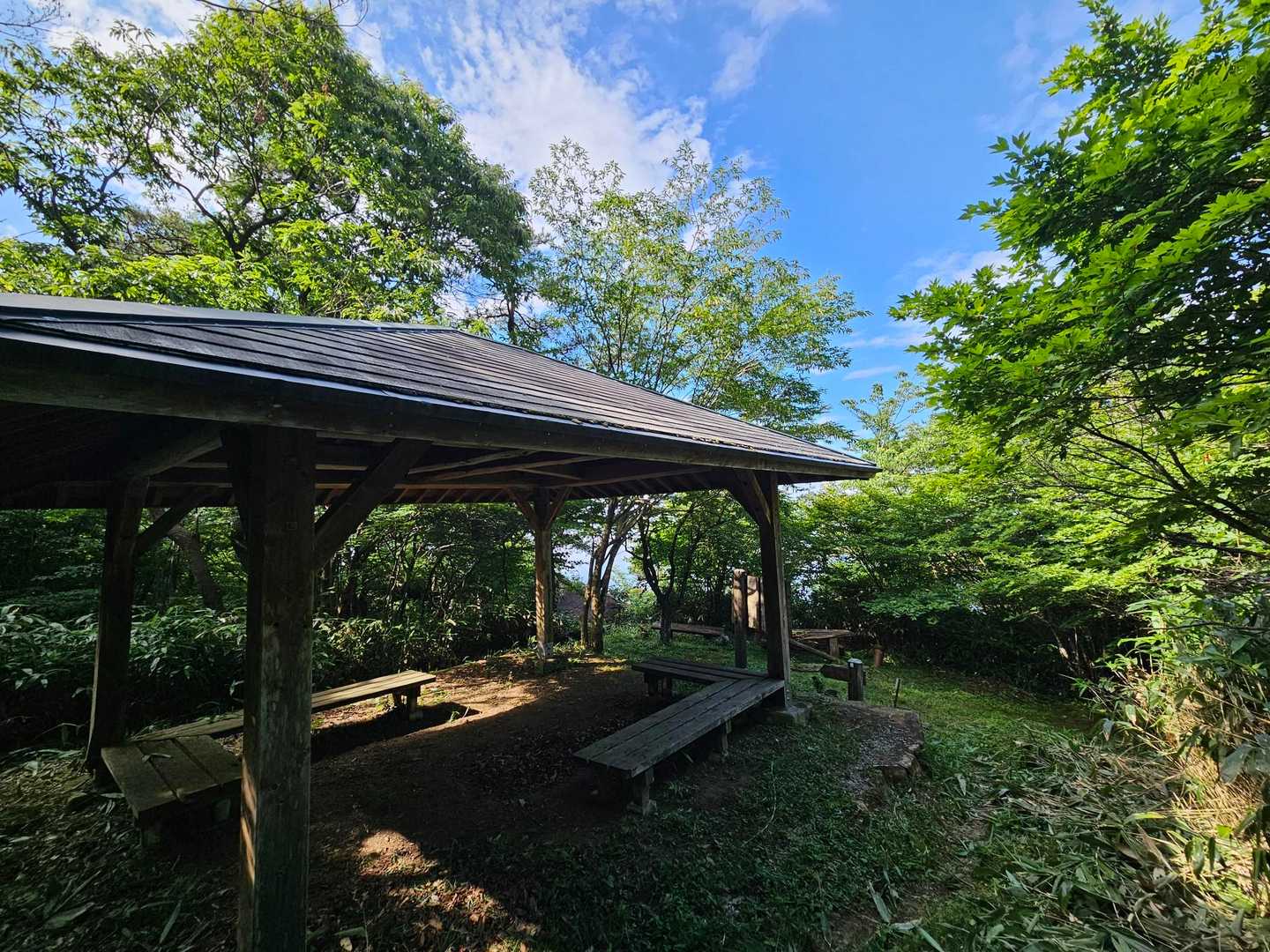 近くの小羅漢山へ向かってます。