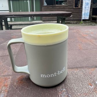 これからくじゅう分かれに戻ります
登りがきついので
コーヒー☕️でカフェイン注入💪
