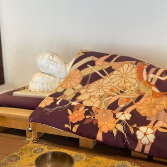 爆睡する仏1

すいませ〜ん
タイガース連覇お願いしたいんですけど
起きてもらっていいですか〜🐯