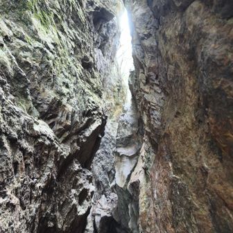 割岩　メタボチェッカーらしいですがガリガリなのでザック降ろして余裕でした