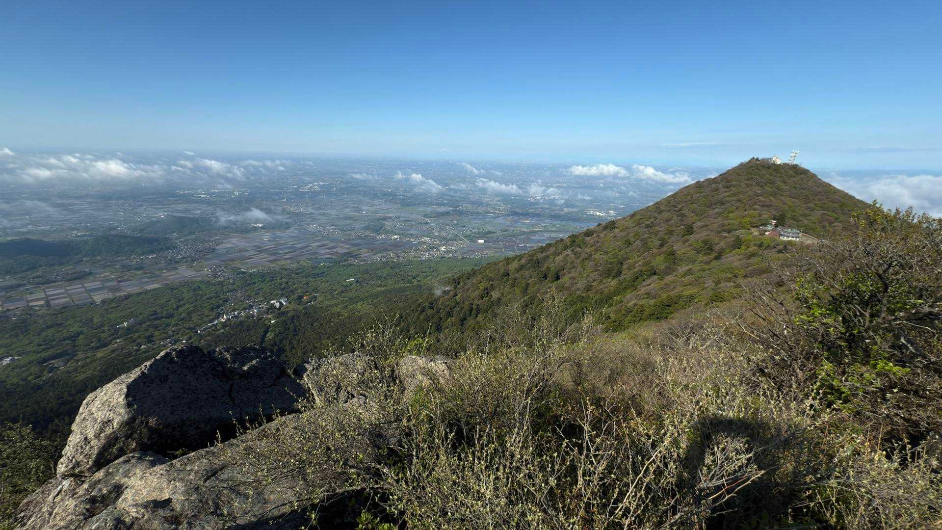 男体山