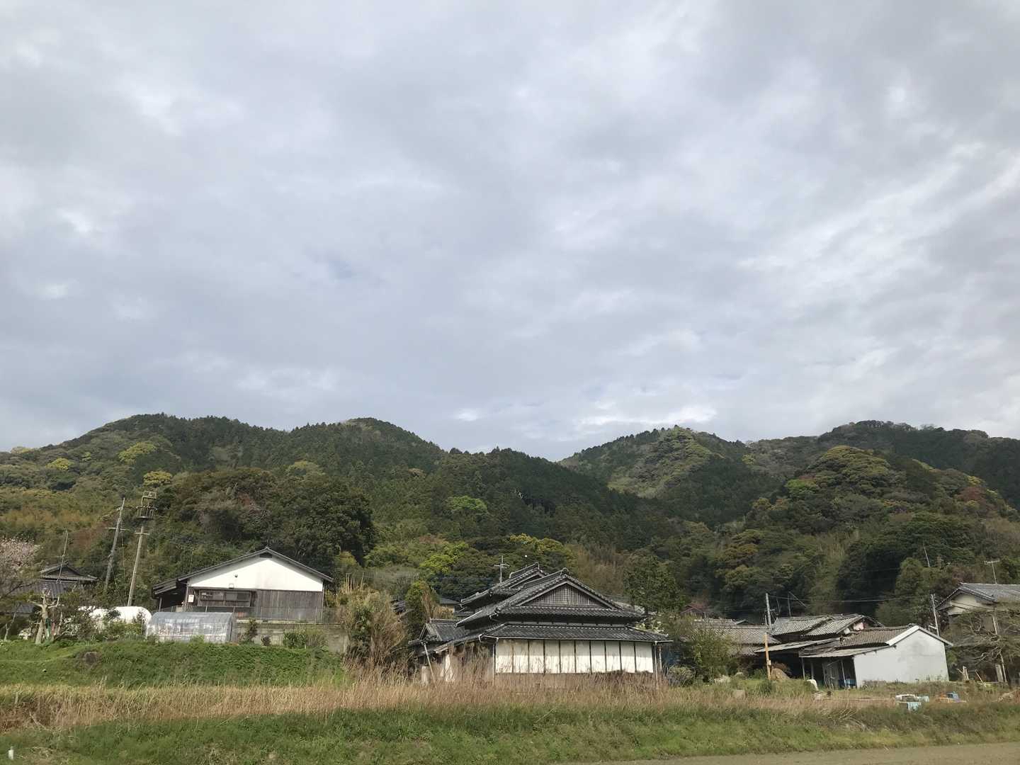 あの稜線を右から左へ辿った
