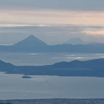 おや？開聞岳の右に見える山はもしかして
屋久島！？初めて見た👀
※屋久島ではなく硫黄島とのことでした〜🤣