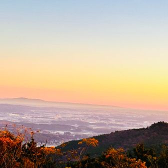 朝焼けの日立市神峰山方向