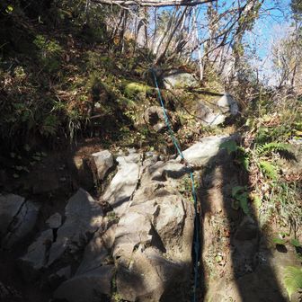 急なロープ場の連続です