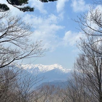 山頂からは谷川岳が良く見える✨
