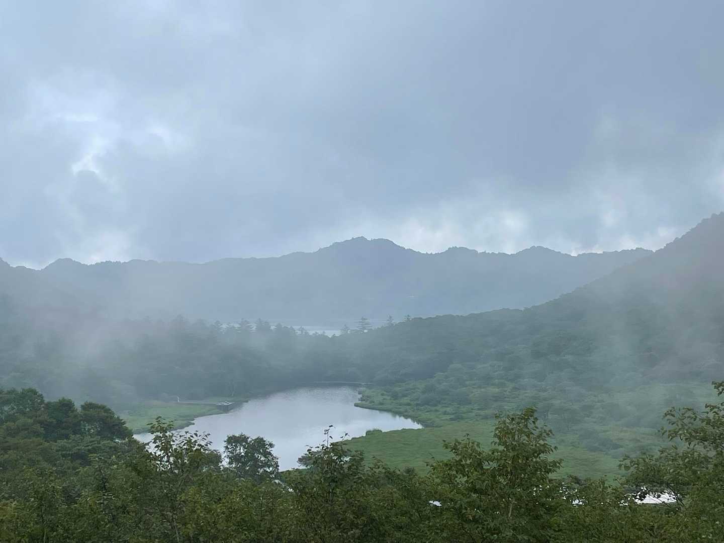 幻想的な覚満淵