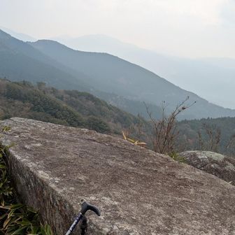 パノラマ展望岩
曇って見えないね〜
ここが1番の展望なのに〜😣
