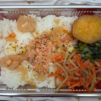 昼食弁当
白根御池小屋に着いてからゆっくり食べました