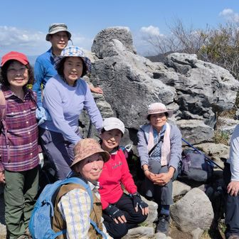 山頂で１枚。
お元気なおばあちやま達。