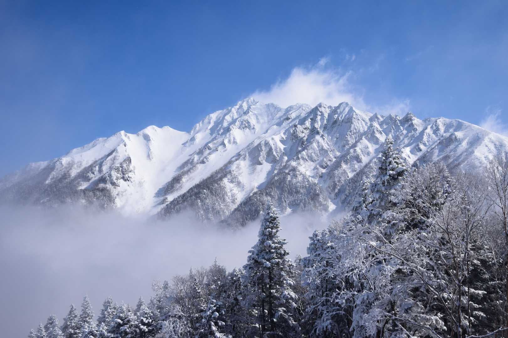 神々しい12のピーク🏔️
夏とは違う圧巻さです🤩