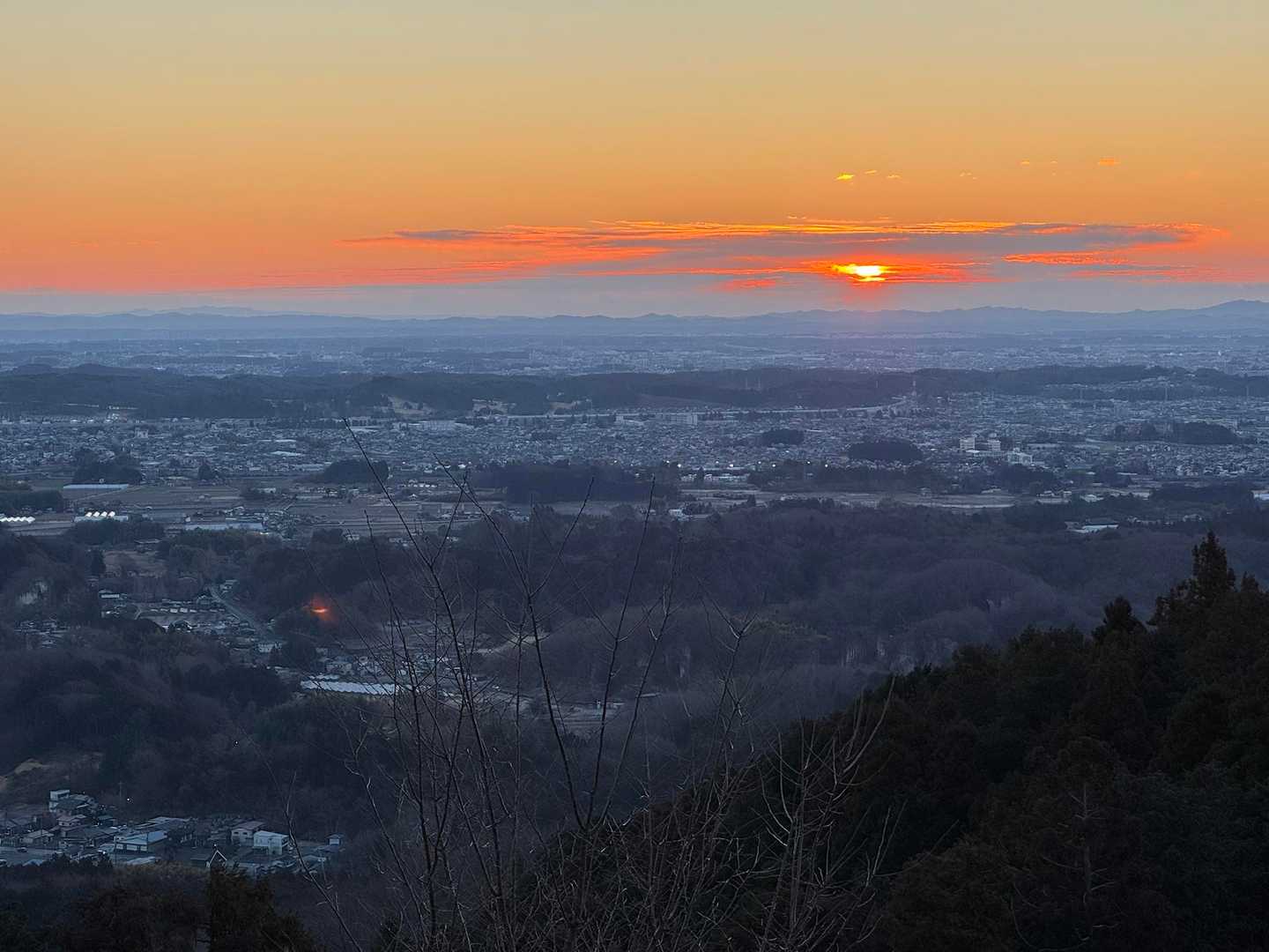 夜明け
微妙な位置に雲が💧