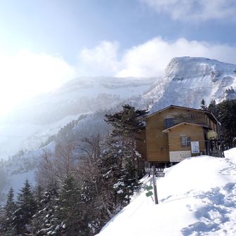翌日はガッスガス
夏沢峠からの硫黄岳
やっとガスが取れてきました