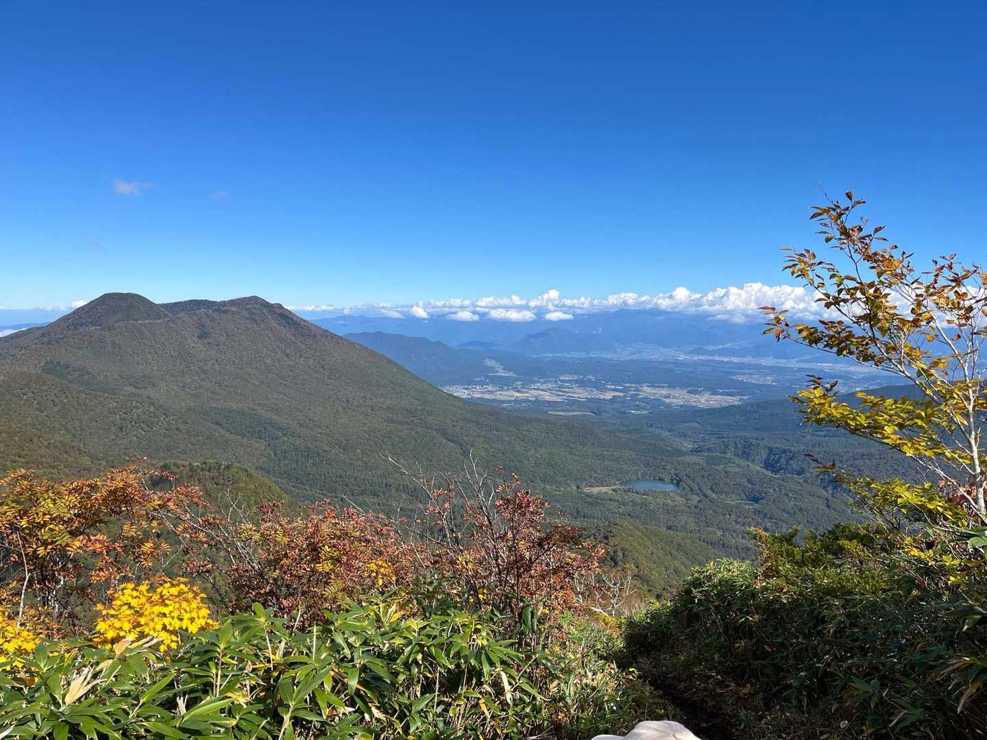 黒姫山だと思う。
こちらも気になる✨
池もあるし、街も見れて美しい景色。