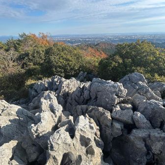 岩がゴツゴツしていて座りにくい！笑