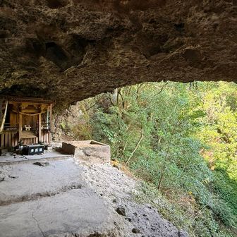 非喫煙者だけどお詣り🙏煙草神社の謂れは自生の煙草が生えるからだそう😮