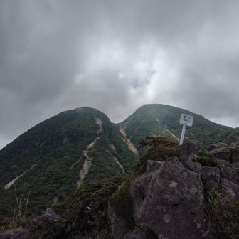 ヘロヘロで登ったゆびやま　連れ合いは「ピークハントこそ登山」派　油断していた