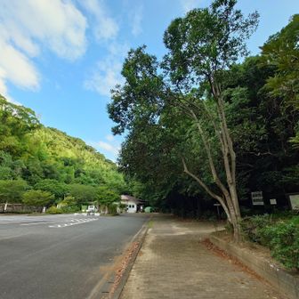 三日月霊園の駐車場からお山歩開始。