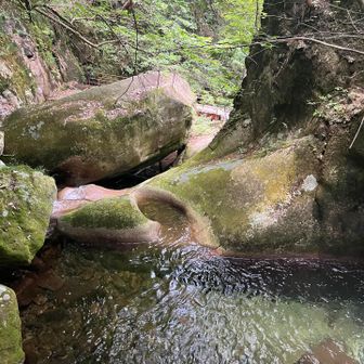 ここから更に流れ落ちる