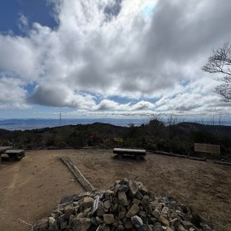 あっと言うまにポンポン山▲山頂！はっや！！
このとき私の他にはお一人だけ、ランチに戻って来たら10名ほどになってました😳