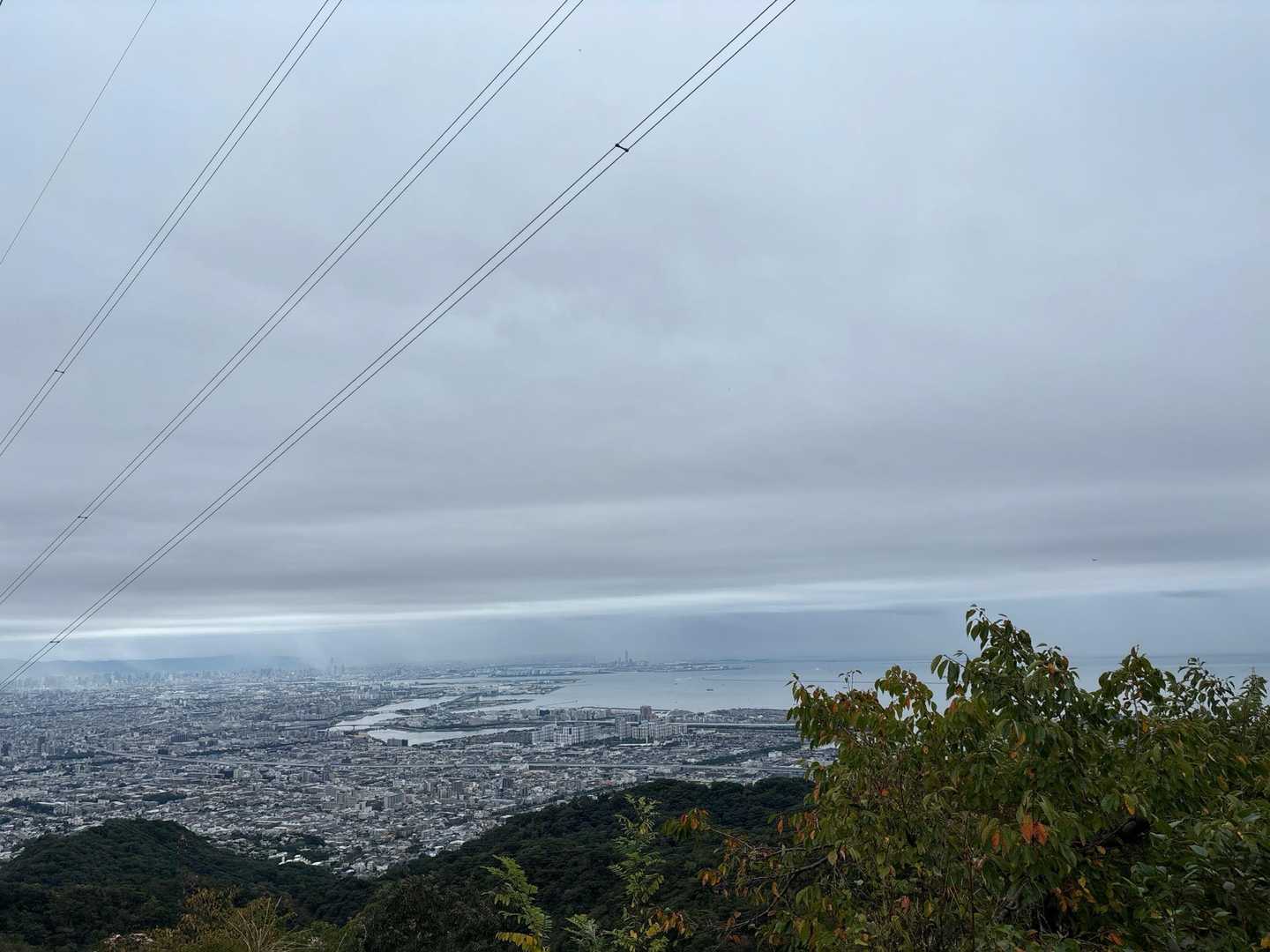 風吹岩からの景色
☁️空
今にも降りそう☂️😅

風吹岩もたくさんの人😆