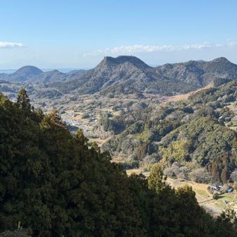 今日登った山も近くに見えました！
左の丸い山は何？