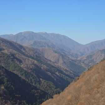 能郷白山
山頂付近にうっすらと雪
