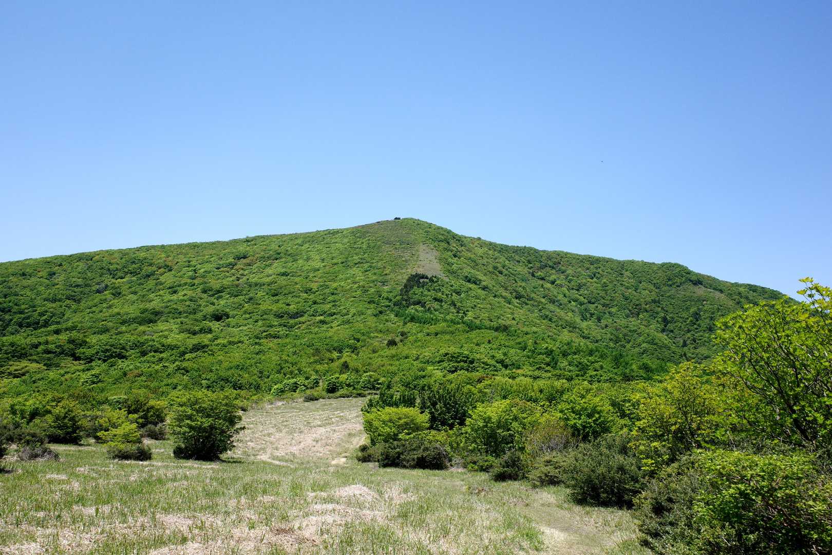 吾妻山🏔️
右へ少し行くと大膳原キャンプ場⛺