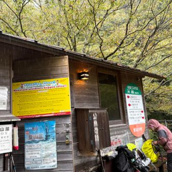 小辺路のトイレはgoo。
熊野古道スタンプも大雨で大変。