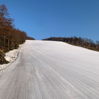 朝はカチコチ。
思えばゲレンデ登るのは初めて