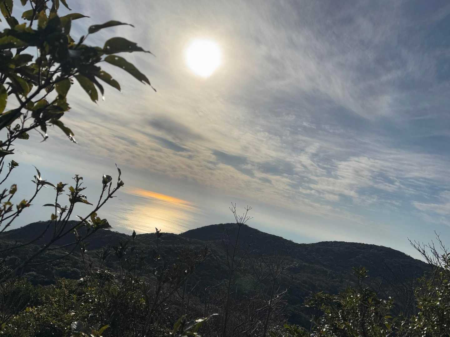 朝日が海に映っています
途中の眺望