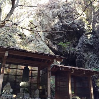 こちらにも祠がありました