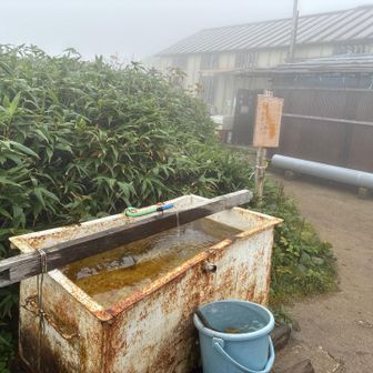 切合小屋に戻ってきました　ガスガス　水は豊富　