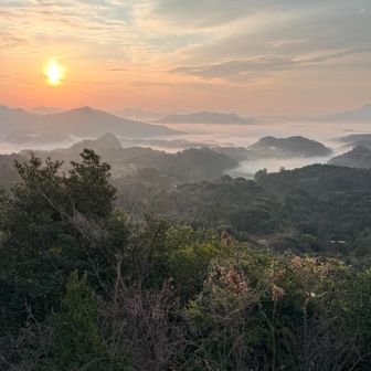 雲海と山並みが美しい