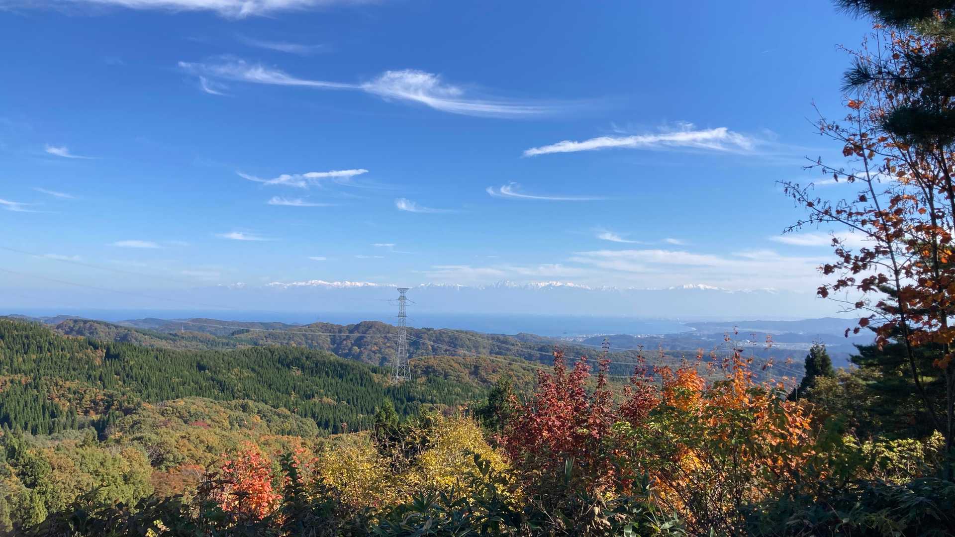 📸そのまま撮るとこんな感じ。

富山湾の向こうに立山連峰🏔️✨