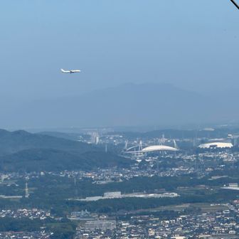 旅客機とドーム