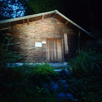 避難小屋。名前忘れました。