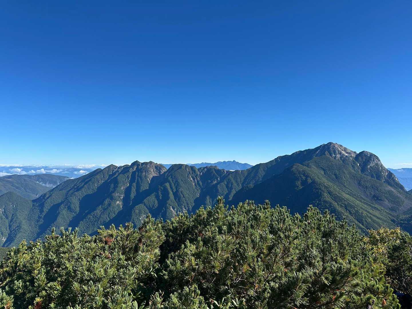 鋸岳〜甲斐駒⛰️奥には八ヶ岳！