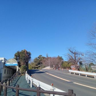 西武園駅横を通る。
歩行者・自転車用道があり、走りやすい。